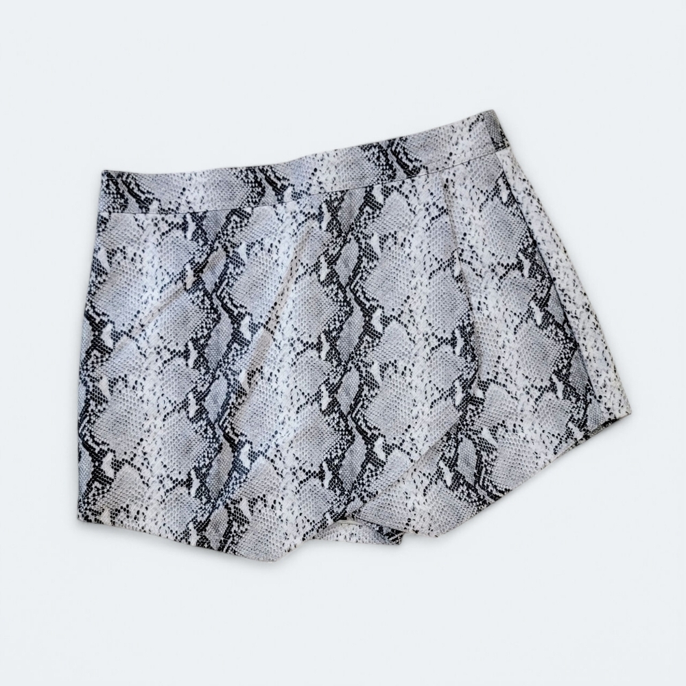 Cloud Ten Snakeskin Print Women's Shorts Skort Vegan Faux Leather Size Small